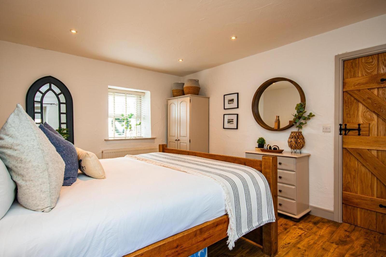 Cosy Farm Conversion In The Heart Of Pembrokeshire Maenclochog Bagian luar foto