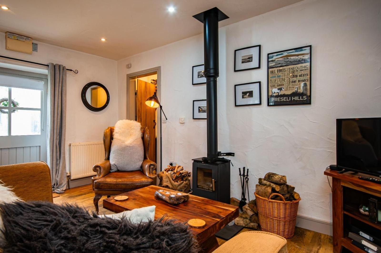 Cosy Farm Conversion In The Heart Of Pembrokeshire Maenclochog Bagian luar foto